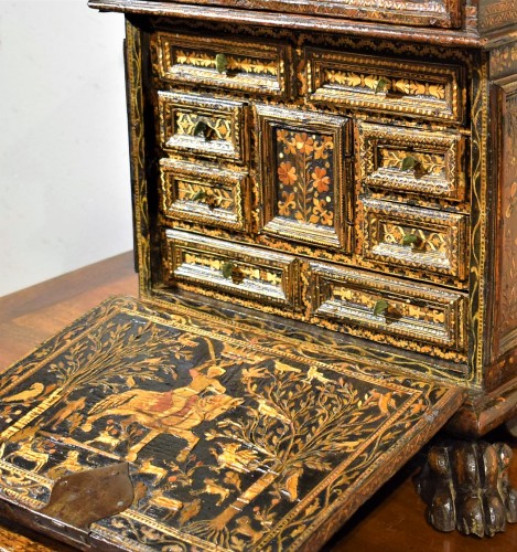 Antiquités - Coin cabinet with flap lid entirely inlaid with various woods 